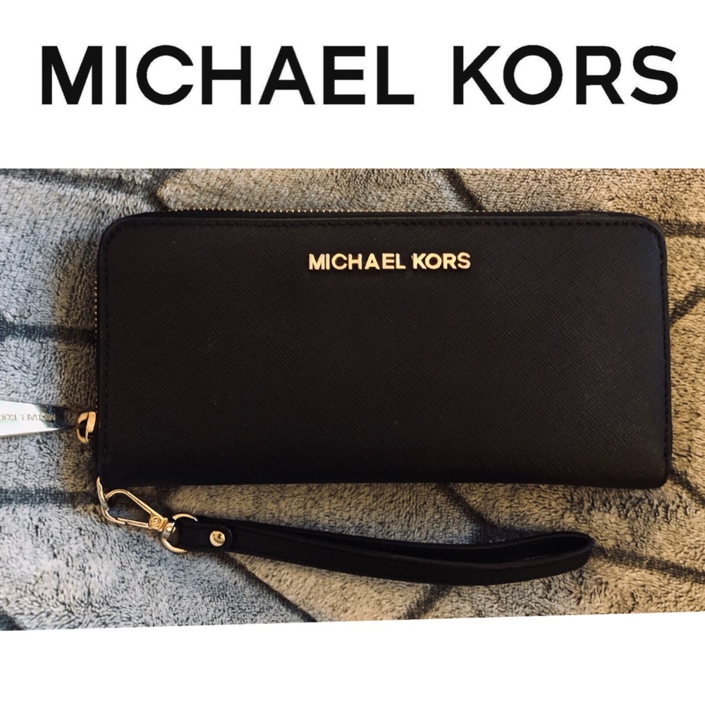 Michael Kors Wrislet Wallet